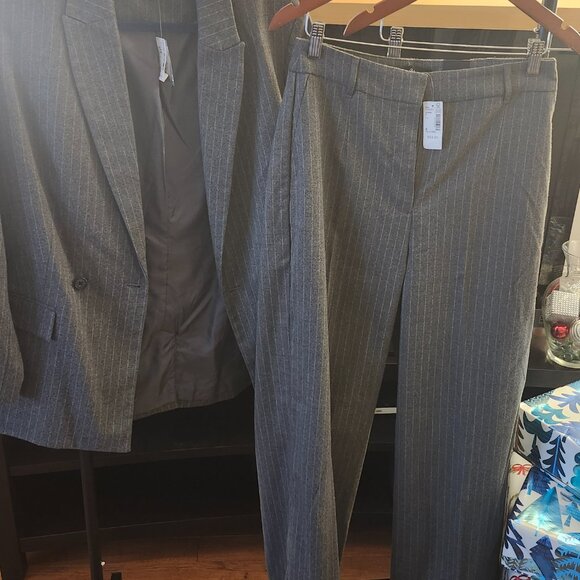 Gray Suit - Picture 2 of 7